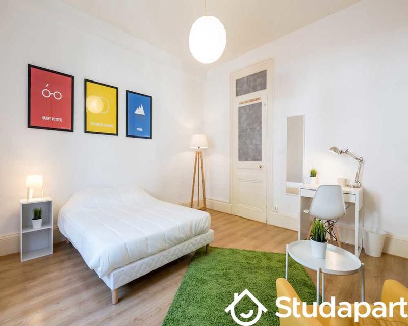 Chambre - 80 m² - 1 pièce
