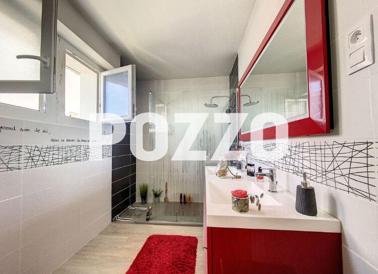 Maison - 155 m² - 9 pièces