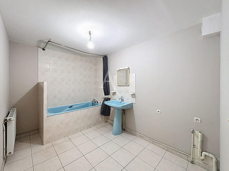 Maison - 213 m² - 8 pièces