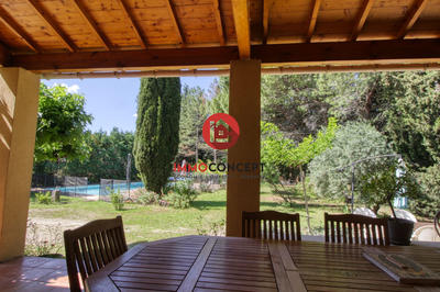 Villa - 250 m² - 8 pièces