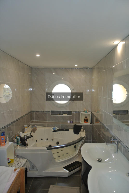 Maison - 280 m² - 6 pièces