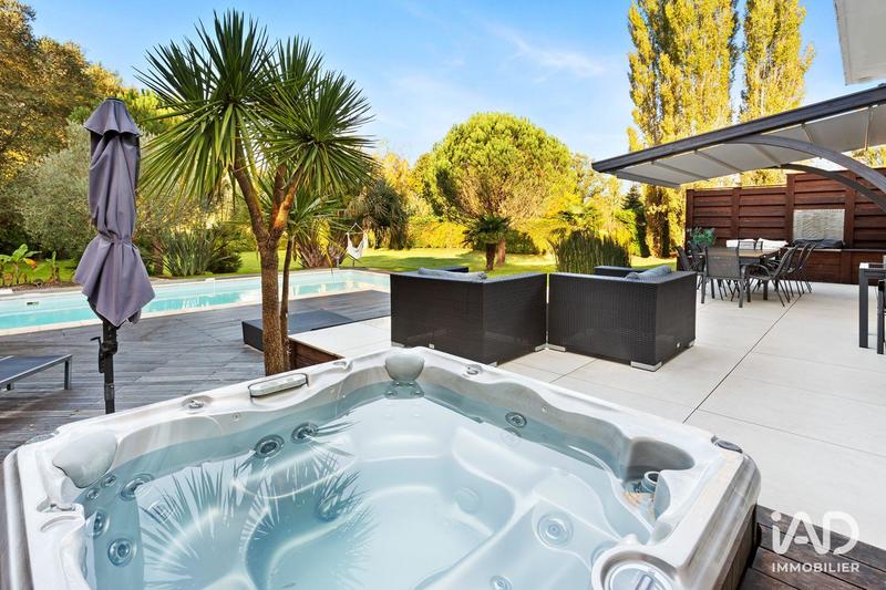 Maison - 283 m² - 8 pièces