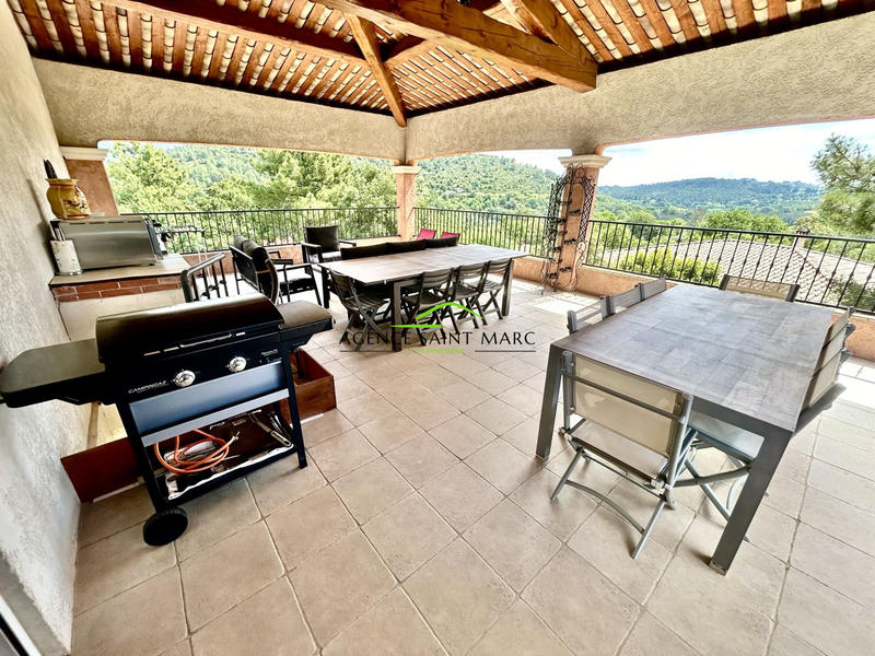 Maison - 180 m² - 5 pièces