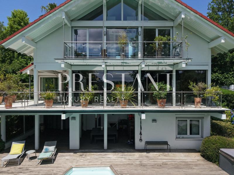 Maison - 337 m² - 8 pièces