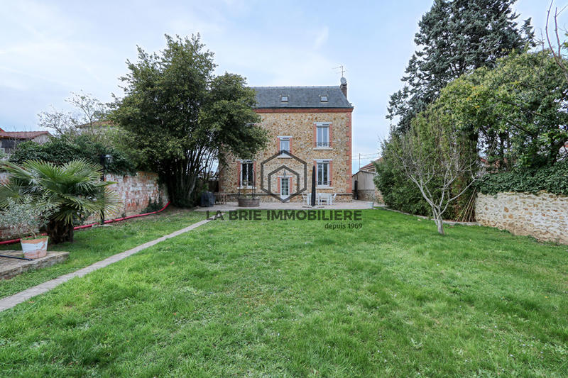 Maison - 235 m² - 9 pièces
