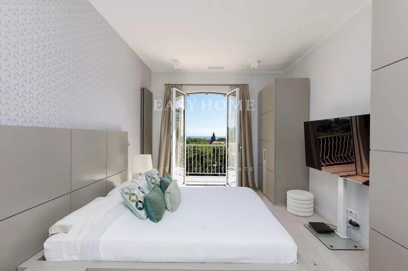 Maison - 300 m² - 8 pièces