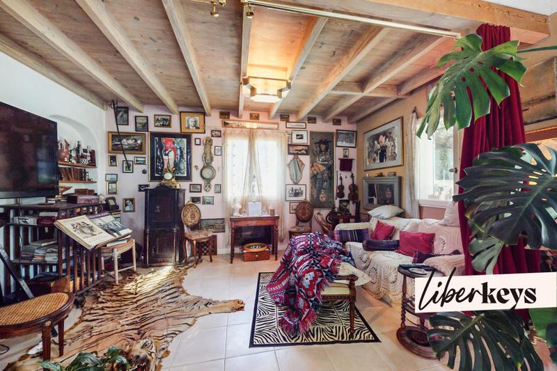 Maison - 330 m² - 6 pièces