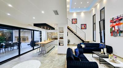 Maison - 166 m² - 5 pièces