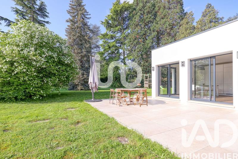 Maison - 232 m² - 7 pièces