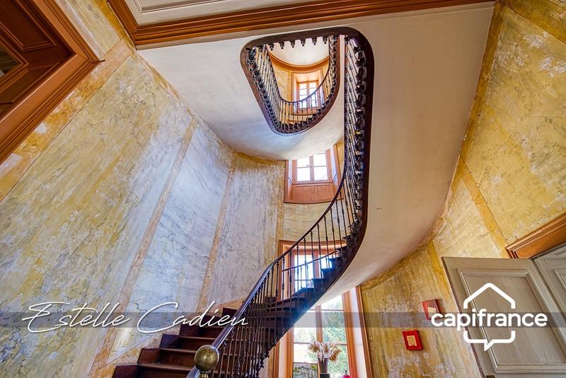 Château - 843 m² - 16 pièces