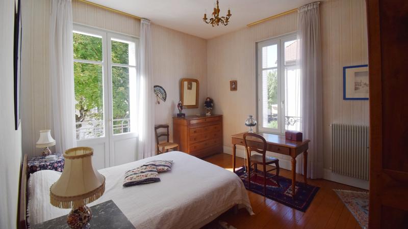 Maison - 214 m² - 9 pièces