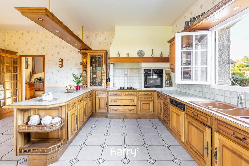 Maison - 350 m² - 13 pièces