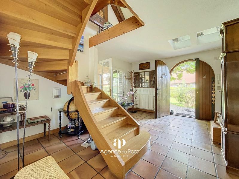 Maison traditionnelle - 185 m² - 8 pièces