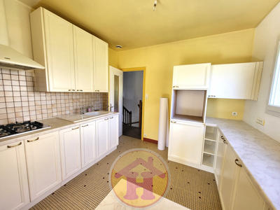 Maison - 99 m² - 5 pièces