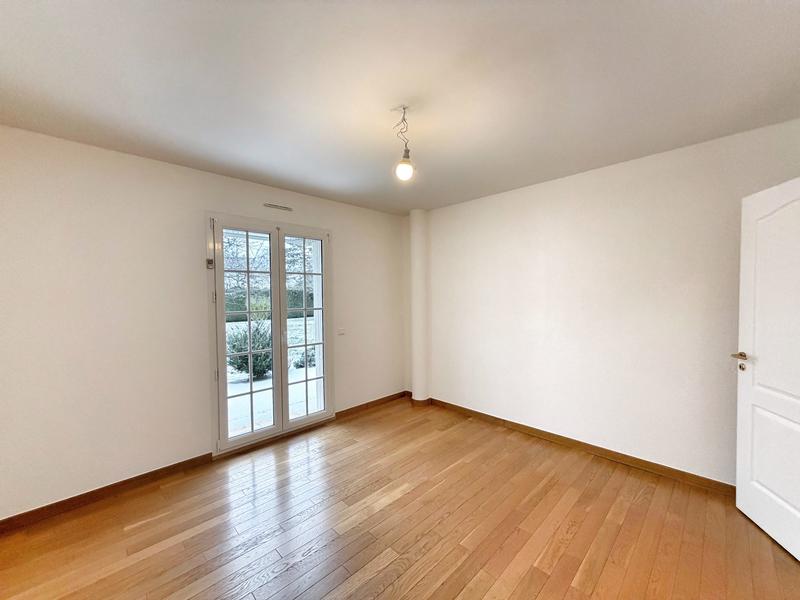 Maison - 239 m² - 8 pièces