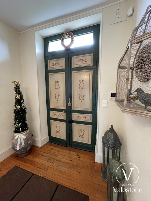 Maison traditionnelle - 285 m² - 10 pièces