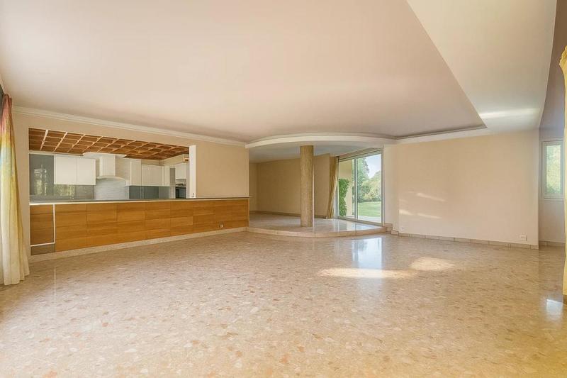 Propriété - 288 m² - 11 pièces