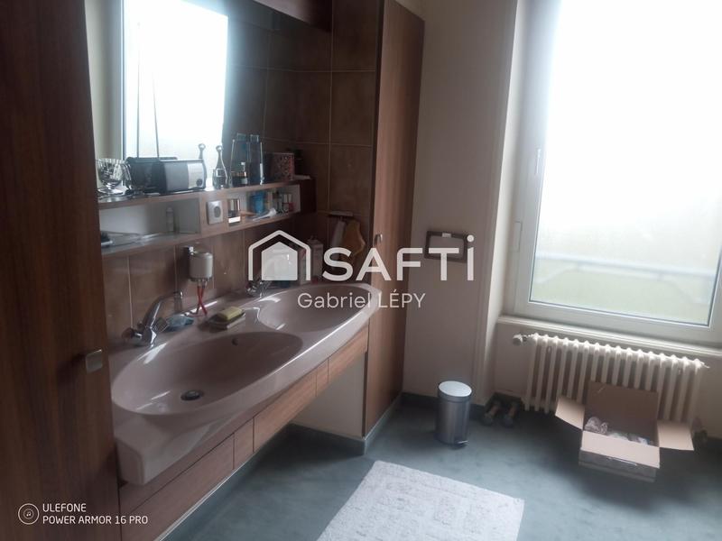 Maison - 275 m² - 10 pièces