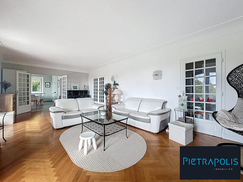 Villa - 313 m² - 8 pièces