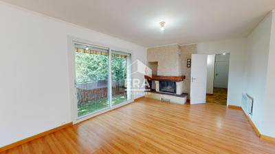 Maison - 180 m² - 8 pièces