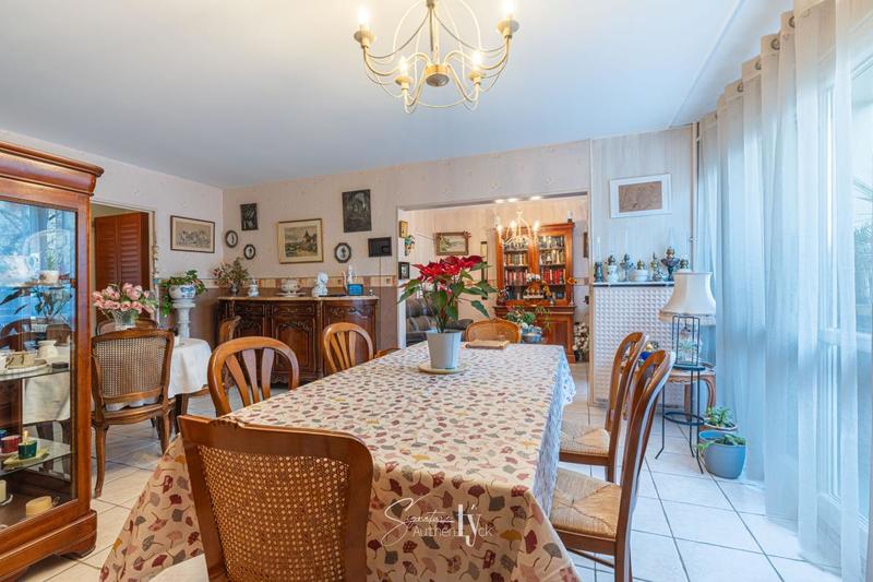 Appartement - 97 m² - 5 pièces