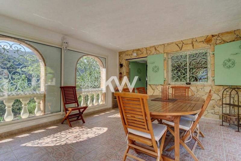 Demeure - 110 m² - 5 pièces