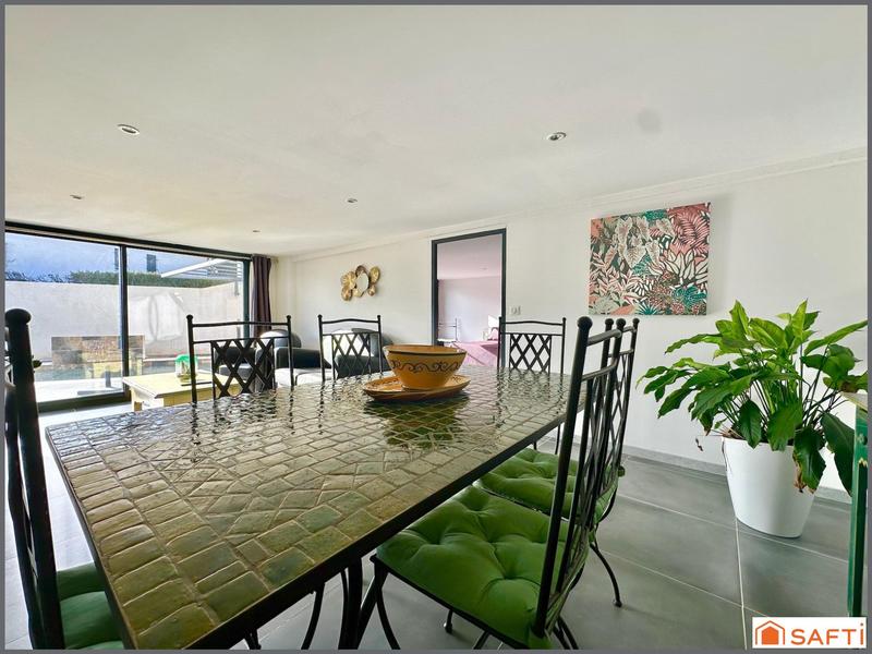 Maison - 212 m² - 8 pièces