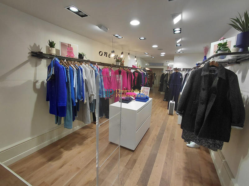 Local commercial - 94 m² - 2 pièces