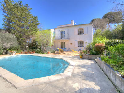 Maison - 216 m² - 6 pièces