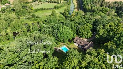 Maison - 248 m² - 9 pièces