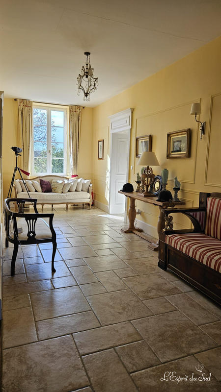 Maison - 724 m² - 18 pièces