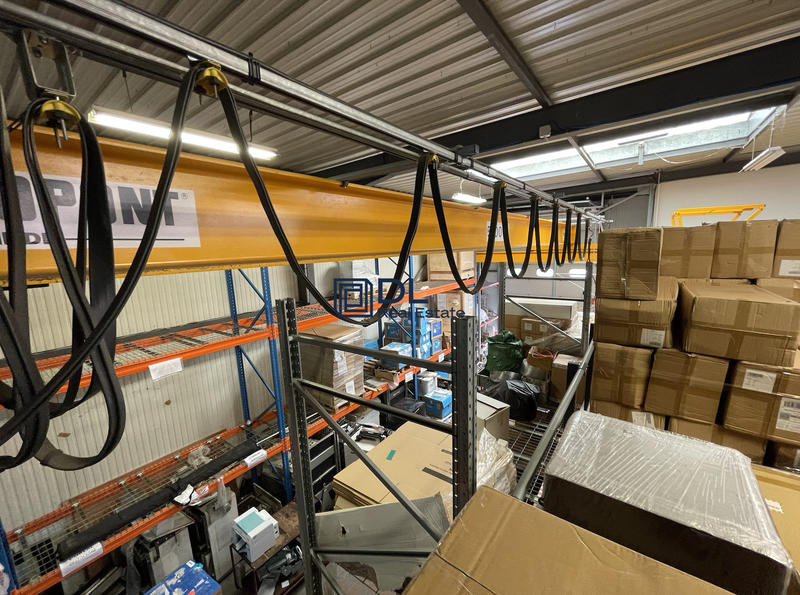 Entrepôt - 1 850 m²