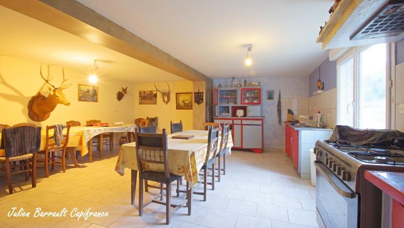 Maison - 210 m² - 6 pièces