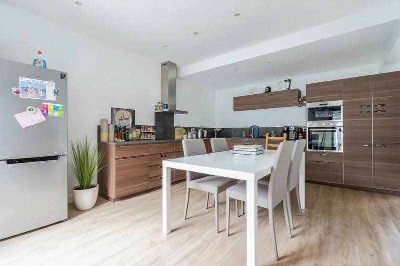 Maison - 137 m² - 8 pièces