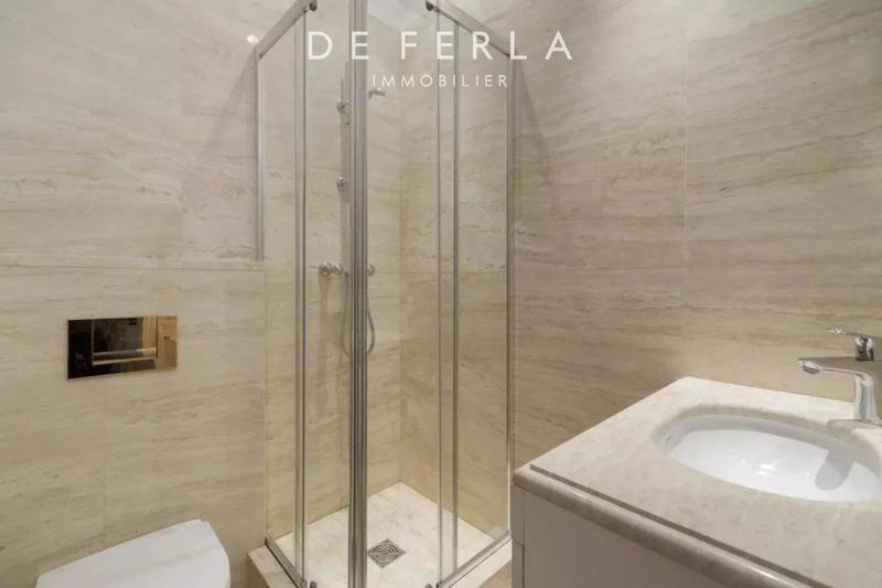 Appartement - 215 m² - 6 pièces