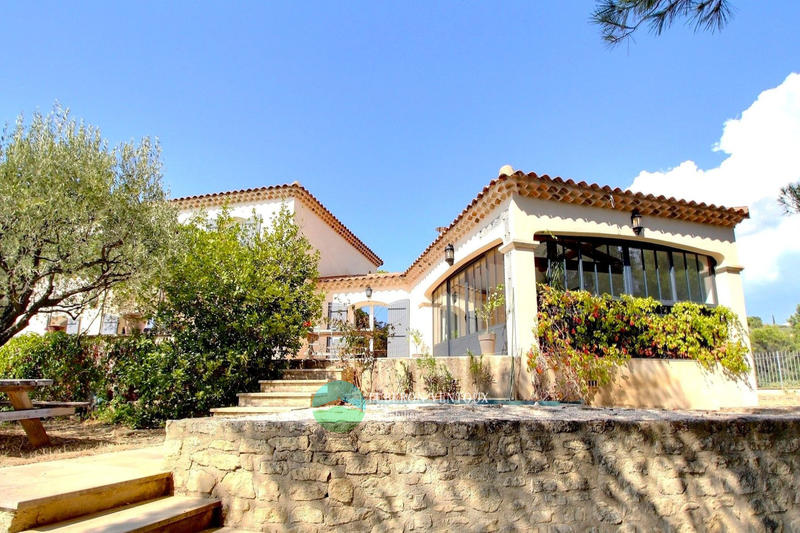 Maison - 221 m² - 5 pièces