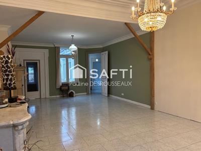 Maison - 215 m² - 8 pièces