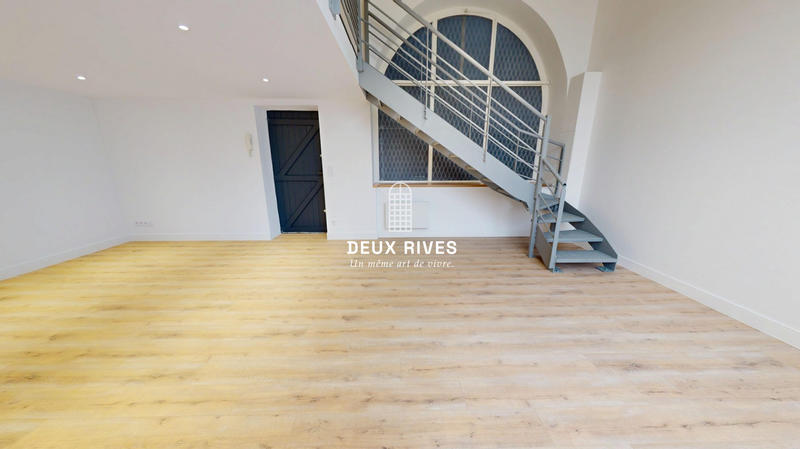 Loft - 84 m² - 4 pièces