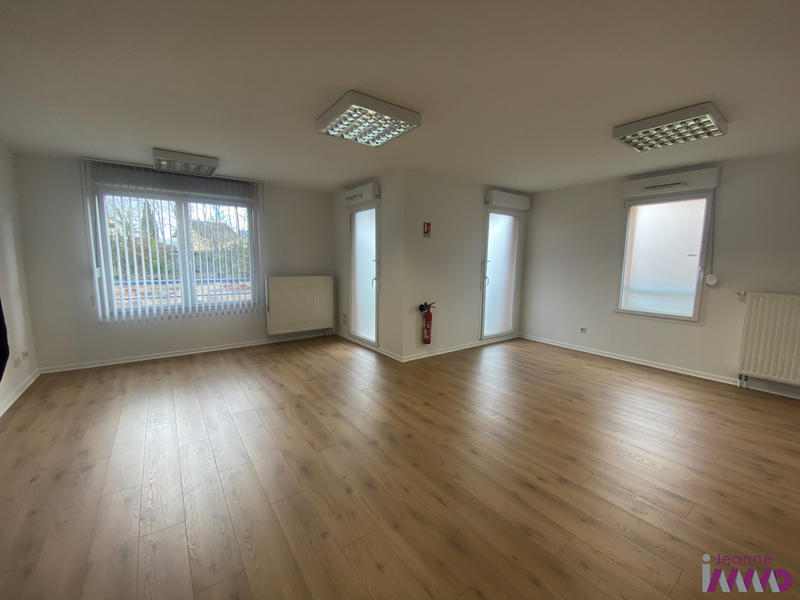 Local d'activités - 128 m² - 6 pièces