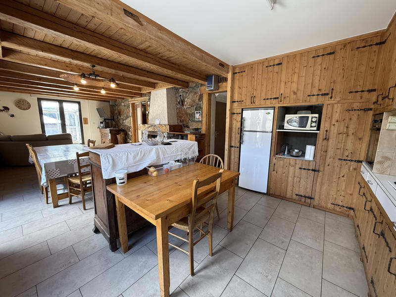Maison - 233 m² - 9 pièces