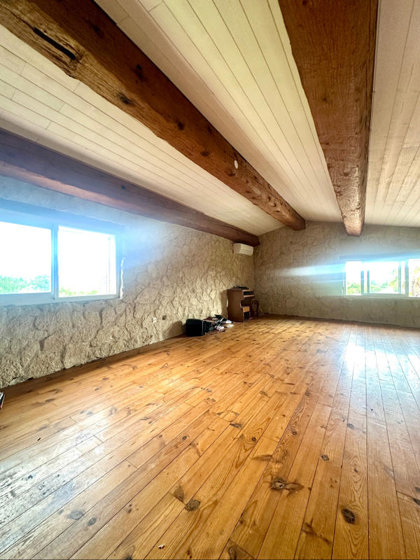 Maison - 300 m² - 4 pièces