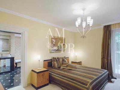 Appartement villa - 360 m² - 7 pièces