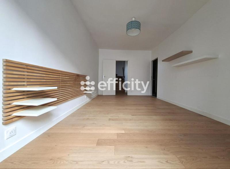 Maison - 208 m² - 8 pièces