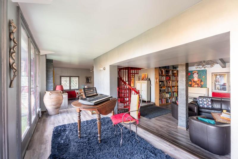 Maison - 240 m² - 7 pièces