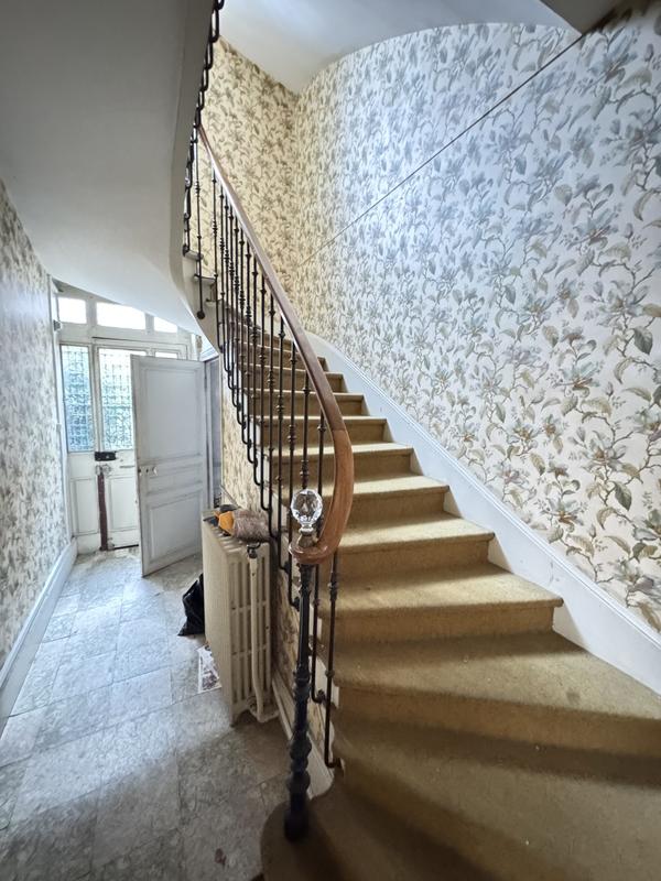 Maison - 280 m² - 12 pièces