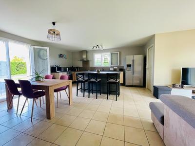 Maison - 93 m² - 4 pièces