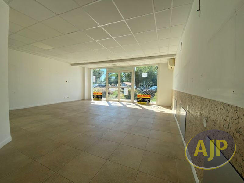 Local commercial - 45 m² - 2 pièces