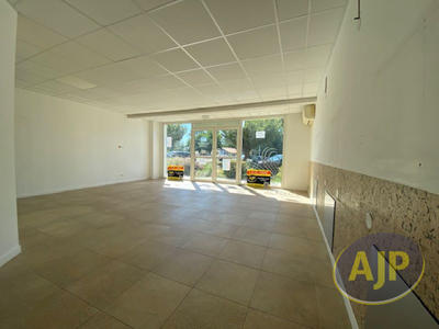 Local commercial - 45 m² - 2 pièces