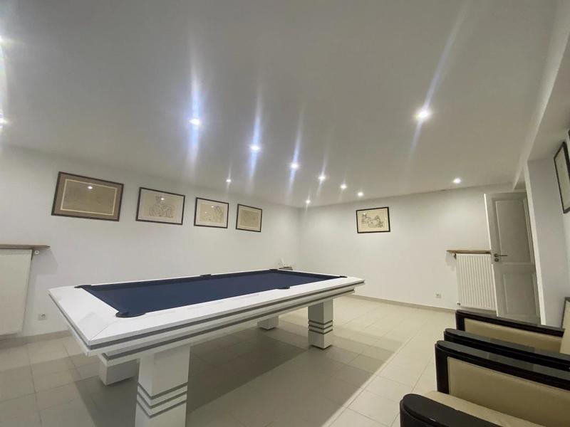 Villa - 240 m² - 8 pièces