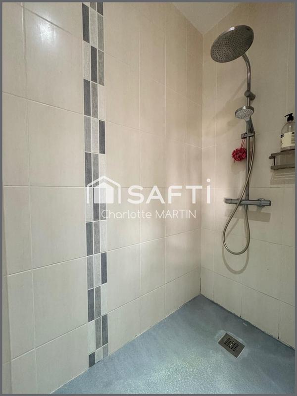 Maison - 220 m² - 10 pièces